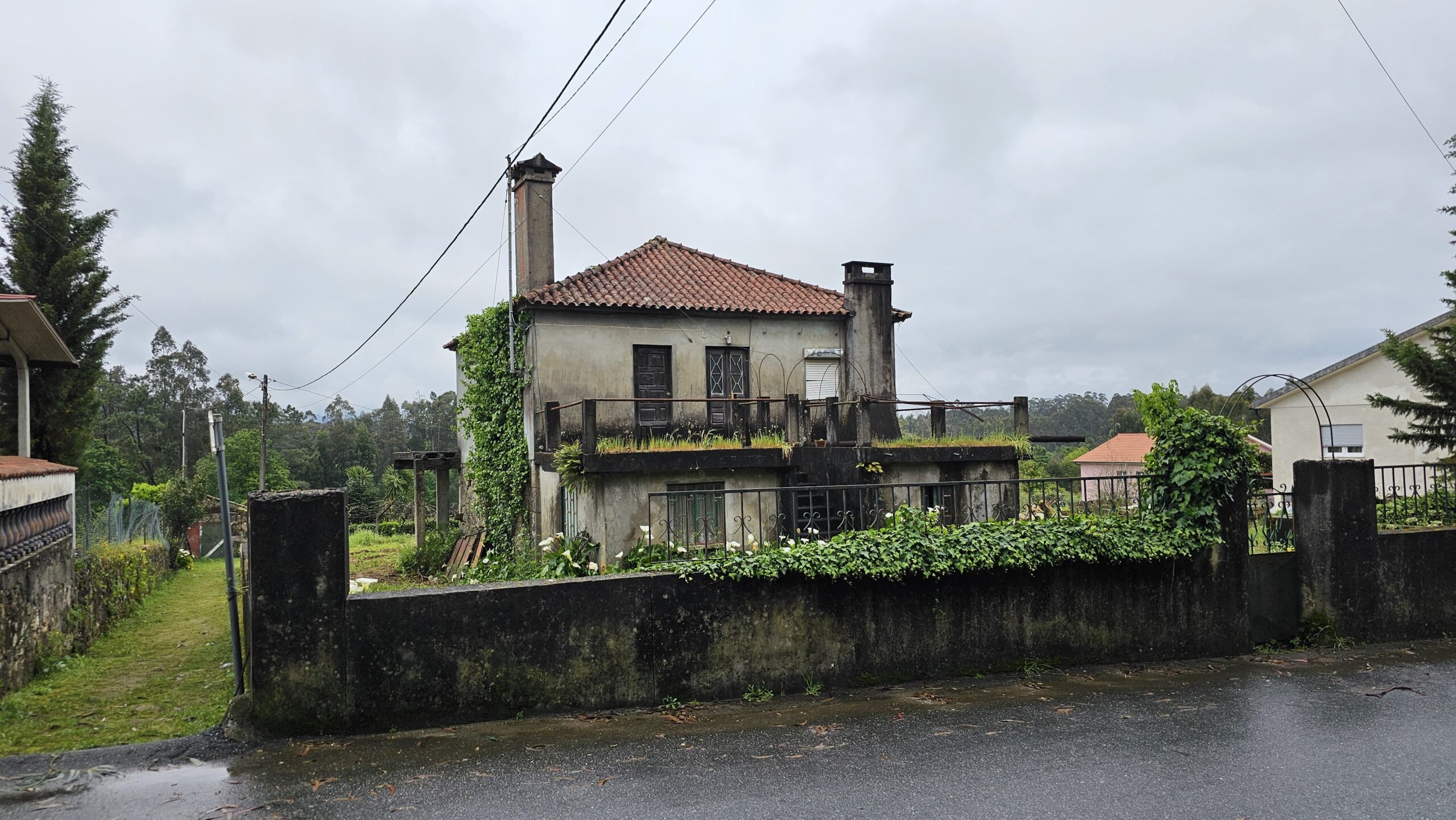 Vista geral da Casa do Freixo antes da recuperação